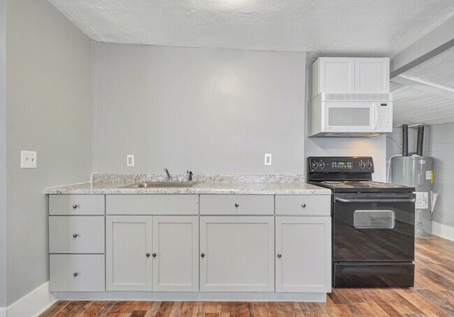 Building Photo - 820 Charleston St