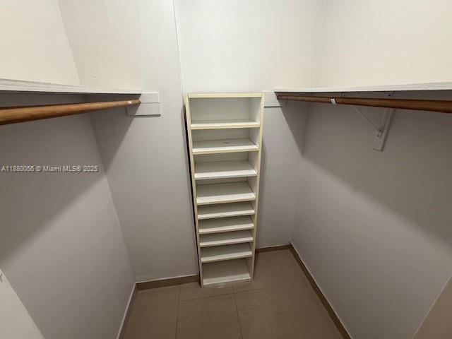 Building Photo - 500 Bayview Dr