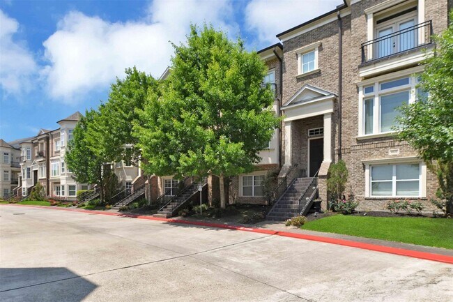Building Photo - 4631 Regent Manor Dr