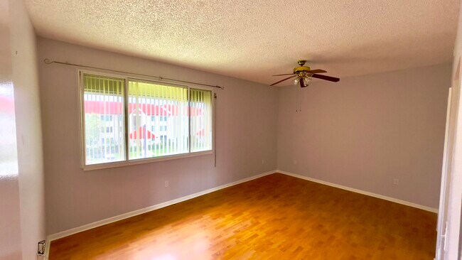 Building Photo - 107 Half Moon Cir