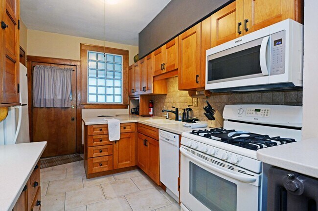 Building Photo - Charming, Fully Furnished 2BR Condo – All Utilities Included!