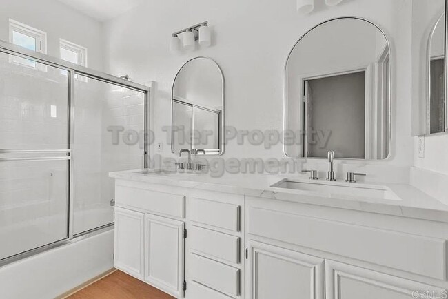 Building Photo - ***Beautiful Like-New 2 bed / 2.5 bath / 1...