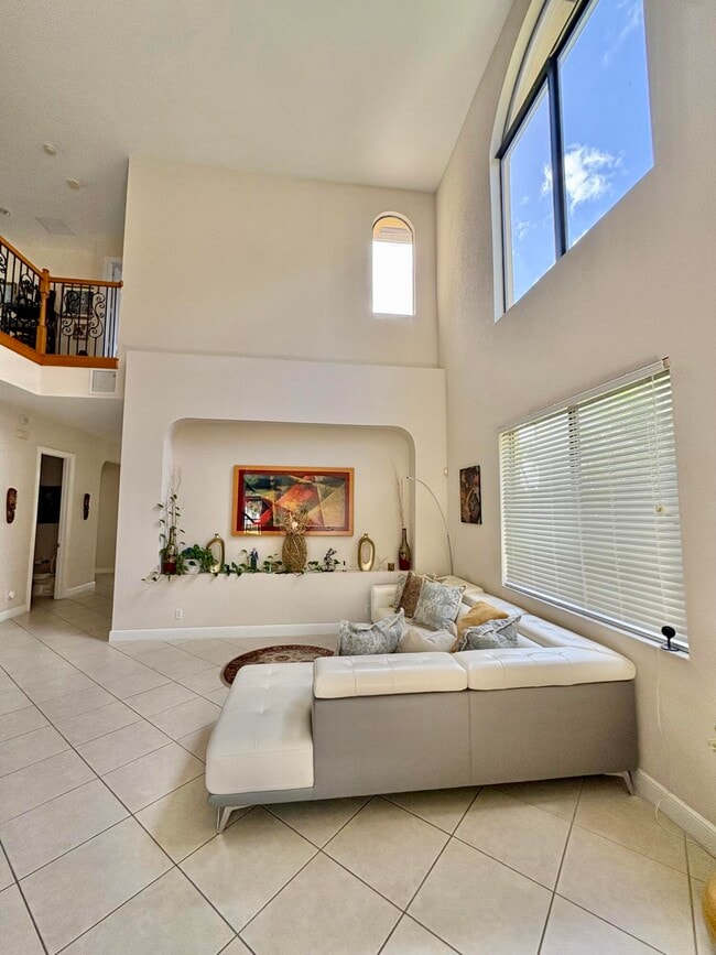 Building Photo - 3558 Collonade Dr