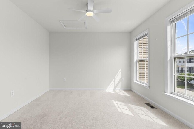 Building Photo - 15641 John Diskin Cir