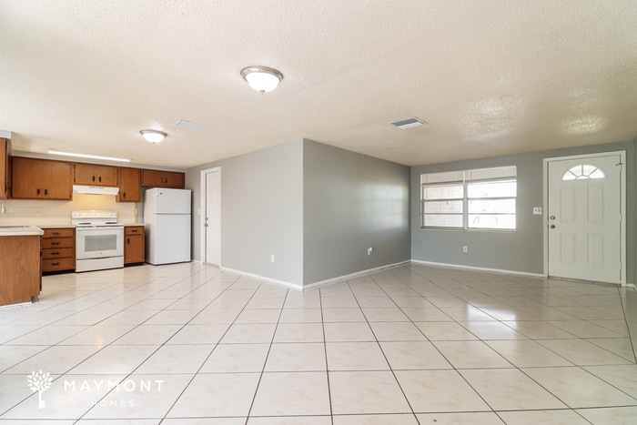 Building Photo - 3724 Redwood Dr