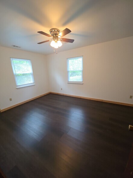 Building Photo - 1800 Gainesboro Grade