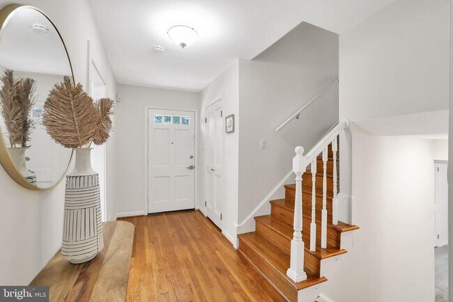 Building Photo - 8815 Tuckerman Ln