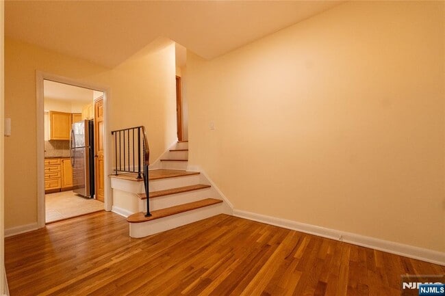 Building Photo - 10 Eastbrook Dr