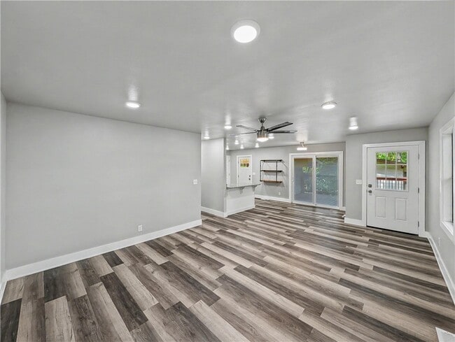 Building Photo - 24 Hampstead Ln