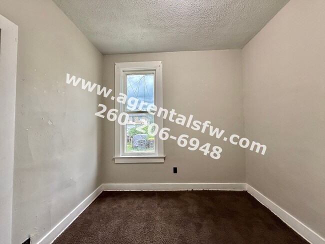 Building Photo - 4 Bedroom House- (Section 8 OK!)