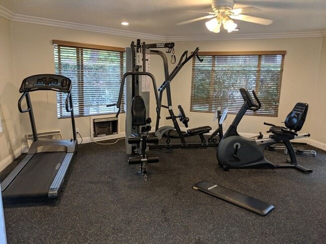 Building Photo - 2 bedroom, 1.5 bathroom Townhome in El Cajon