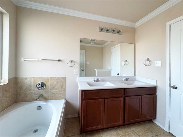 Building Photo - 9100 Spurs Trail