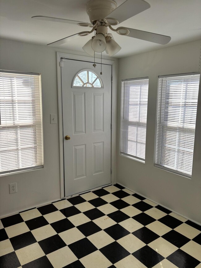 Building Photo - 107 Orange St