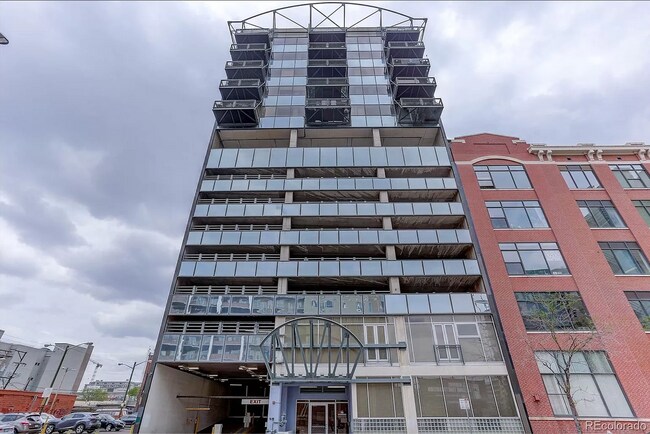 Building Photo - Beautiful and Spacious Loft-Style Condo 1 Bed/1.5 Bath Near Ballpark