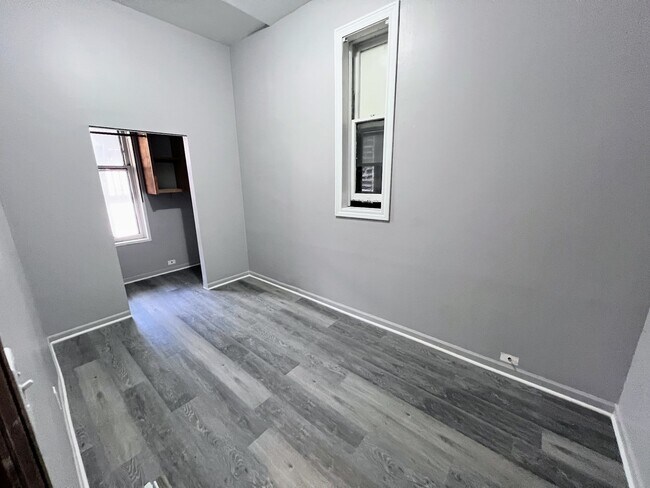 Building Photo - 2240 N Halsted St