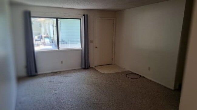 Building Photo - 3 bedroom in Billings MT 59102