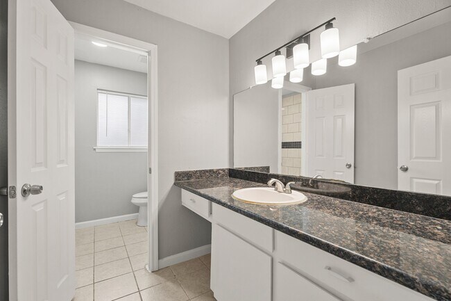 Building Photo - 2707 Mt Vernon Dr