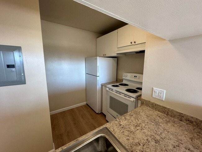 Building Photo - Coming Soon 1 bed, 1 bath in the heart of ...