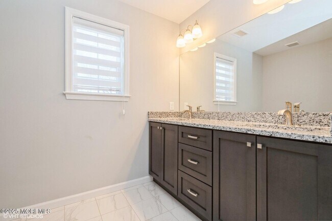 Building Photo - 2019 Oakhurst Pkwy