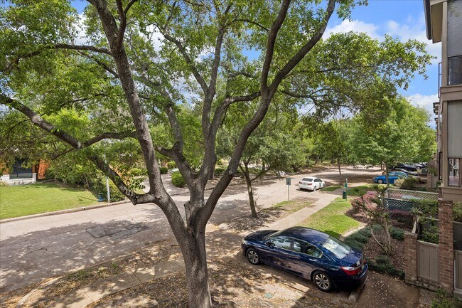 Building Photo - 2475 Underwood St