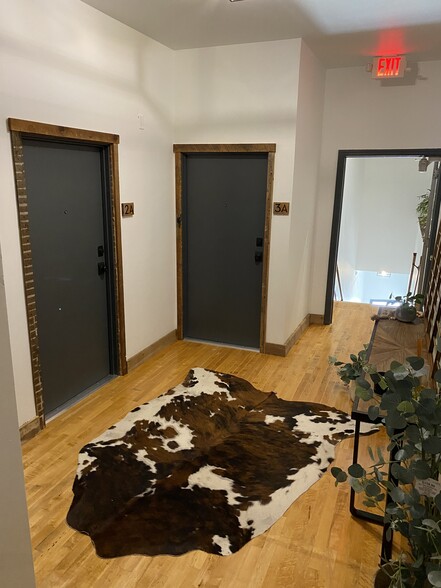 Common area entry - 403 Main St