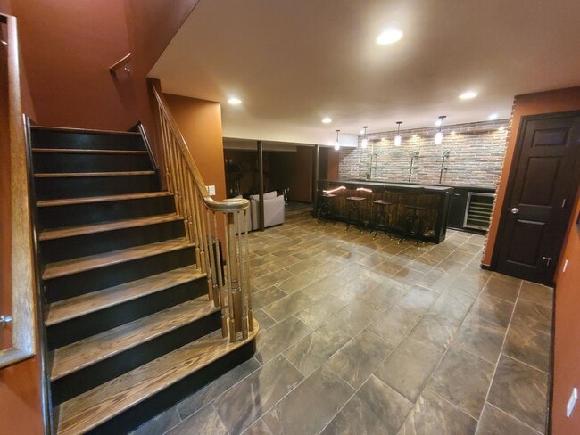 Building Photo - Beautiful, large home with finished baseme...