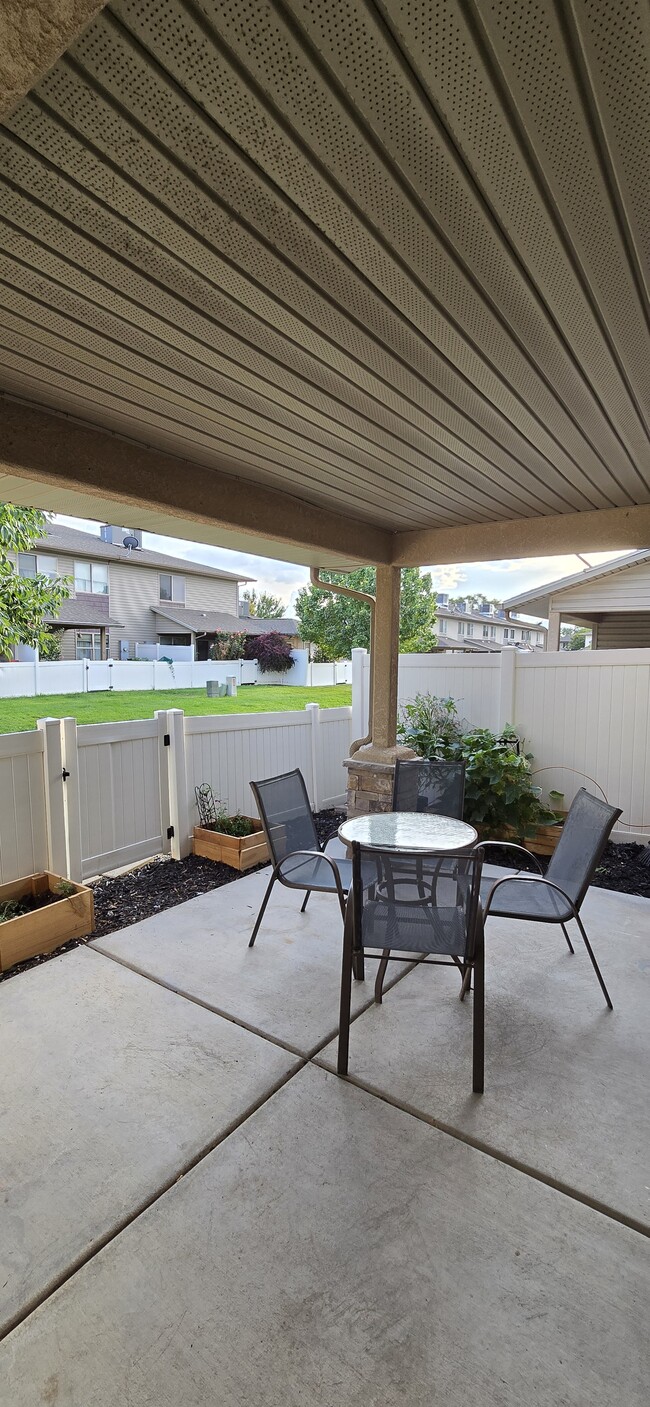 Building Photo - 2465 Theresea Ln