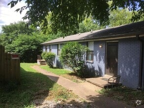 Building Photo - Duplex in Prime Location