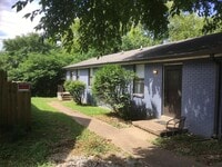 Building Photo - Duplex in Prime Location