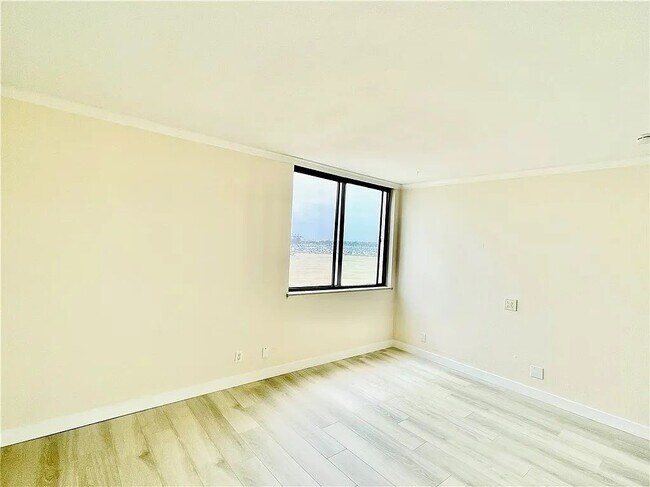 Building Photo - 1140 E Ocean Blvd