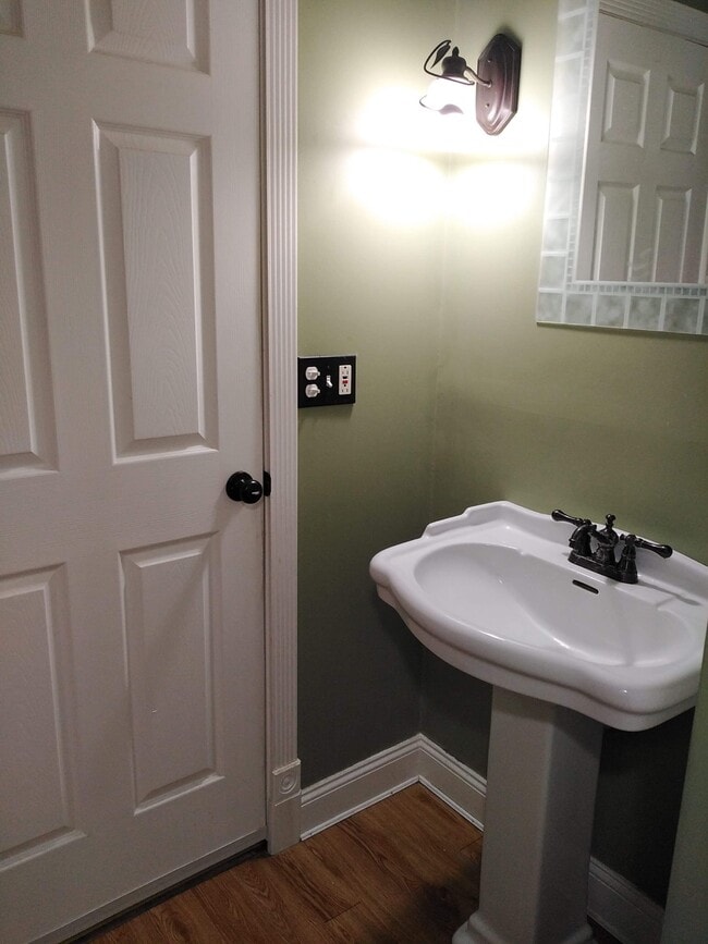 Bathroom - 5 Pomeroy Pl