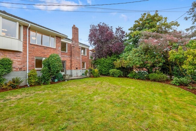 Building Photo - 4bd/2ba Seattle Home