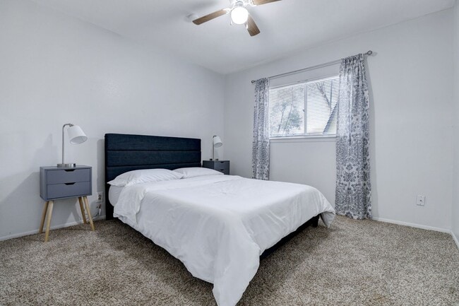 Building Photo - 10535 Breeds Hill Dr