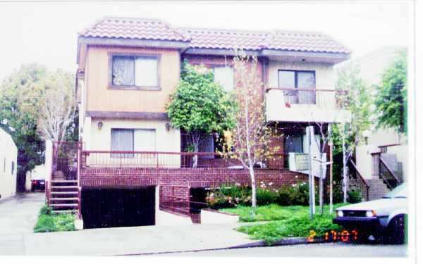 Primary Photo - 209 E Maple St