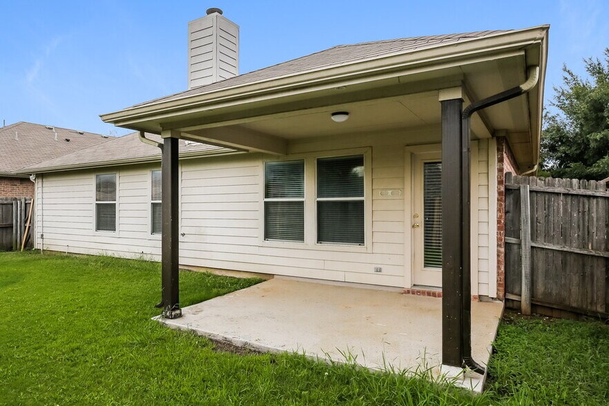 Building Photo - 1709 Heron Dr