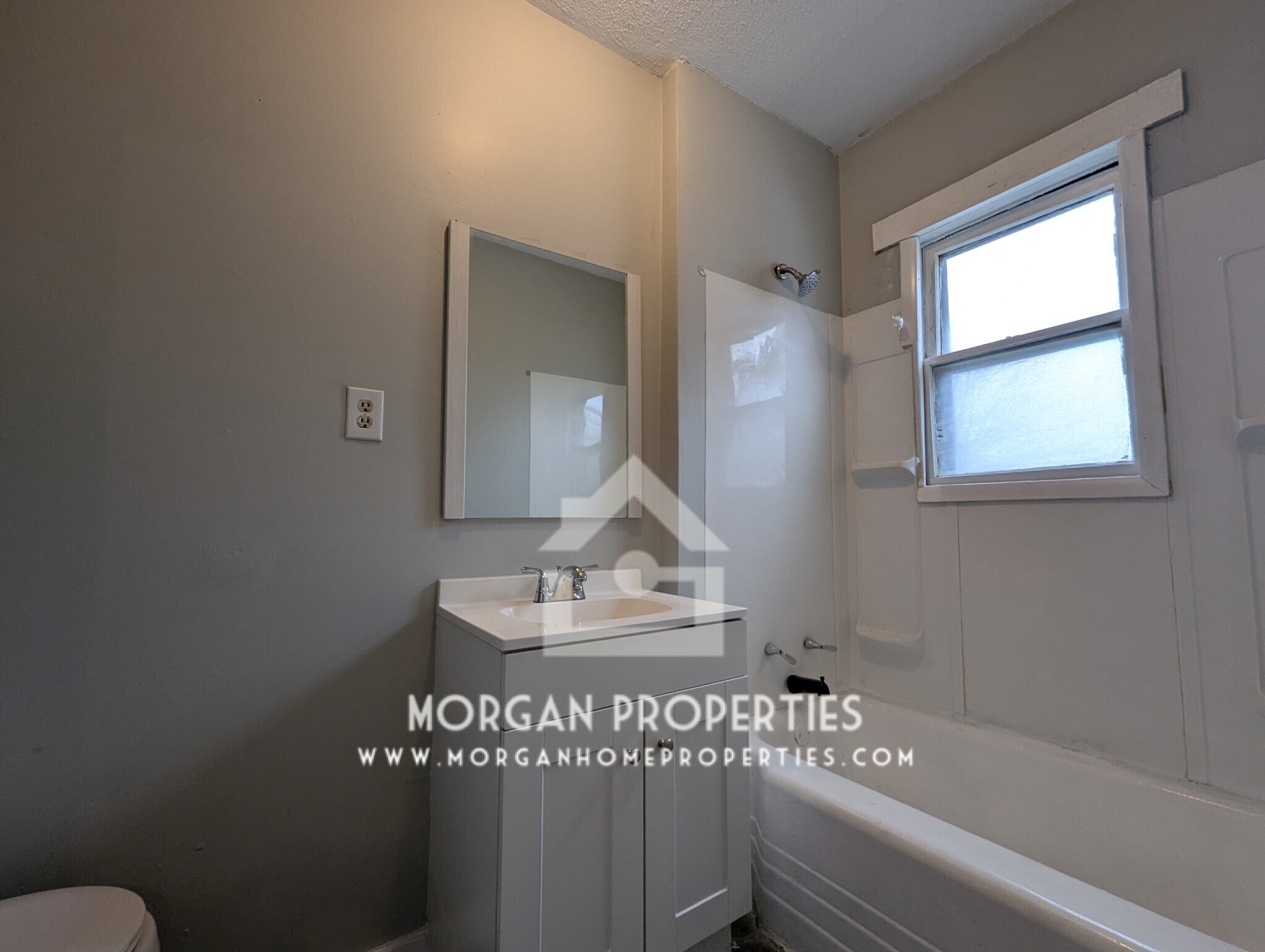 Building Photo - 1712 Main St