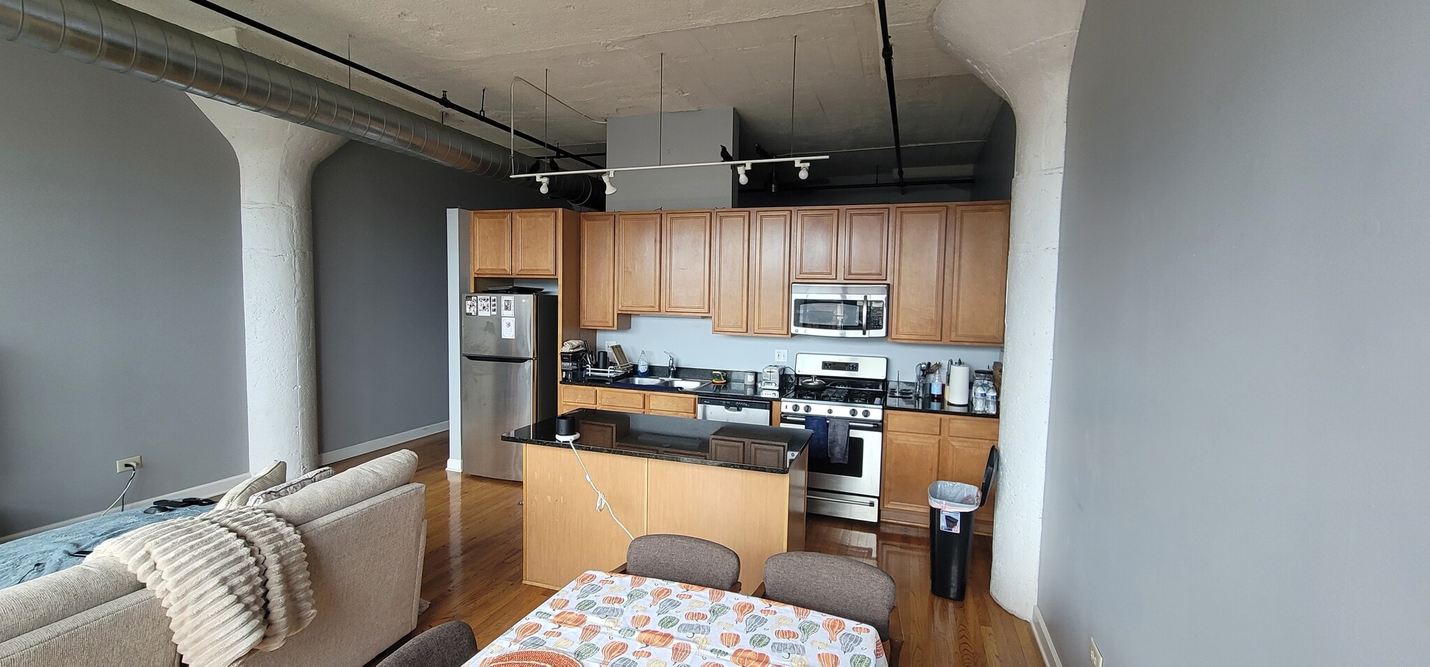 Building Photo - 221 E Cullerton St