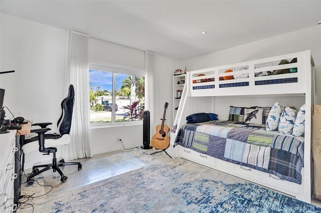 Building Photo - 2514 Yacht Club Blvd