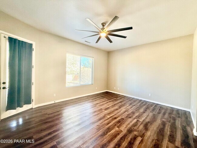 Building Photo - 7861 N Rambling Ln