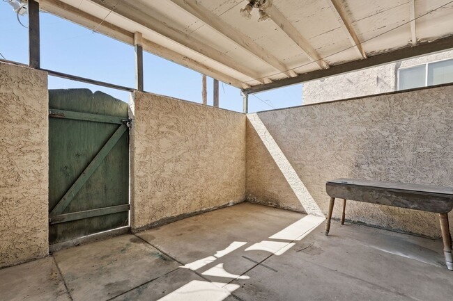 Building Photo - Ready to Move In - Two Bedrooms!