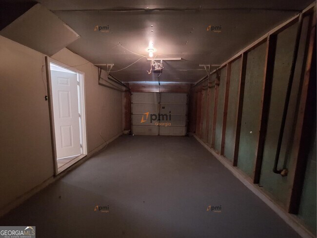 Building Photo - 8170 Autumn Green Dr
