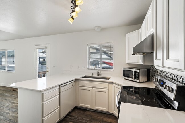 Building Photo - 1613 N 2000 W