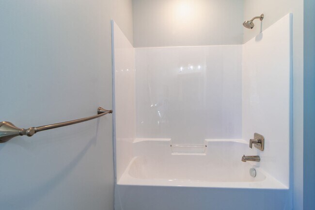 Building Photo - AVAILABLE AUGUST - Beautifully Renovated 2 bed/1bath Home on PARK POINT