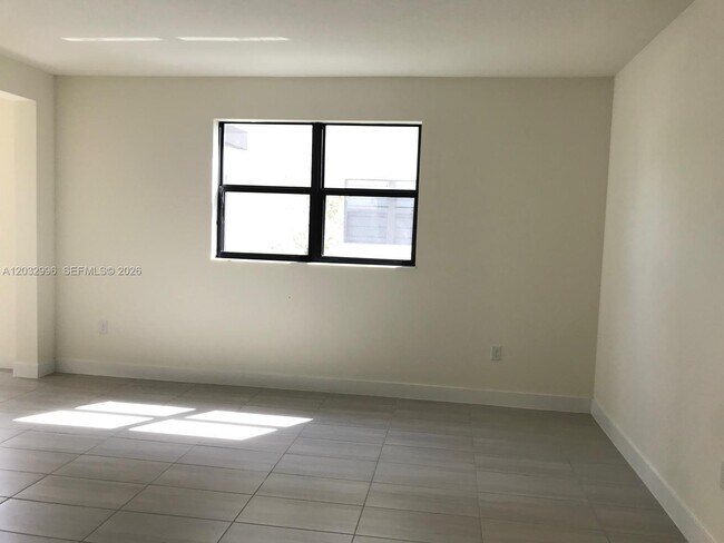 Building Photo - 8102 NW 105th Ct