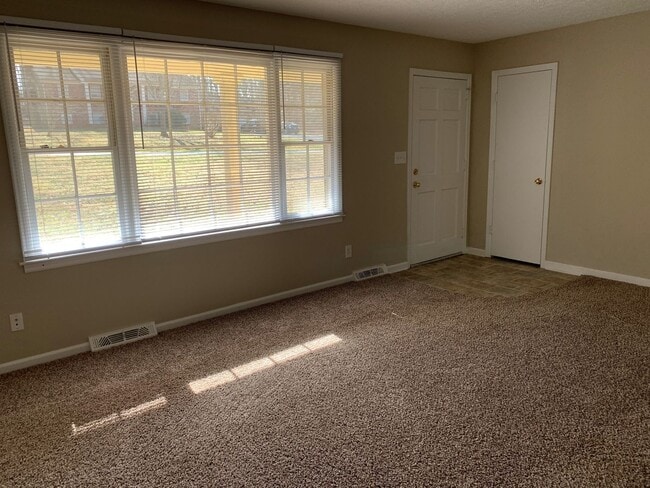 Building Photo - Split Level House in Campbell County School District