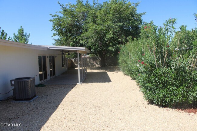 Building Photo - 3133 Fierro Dr