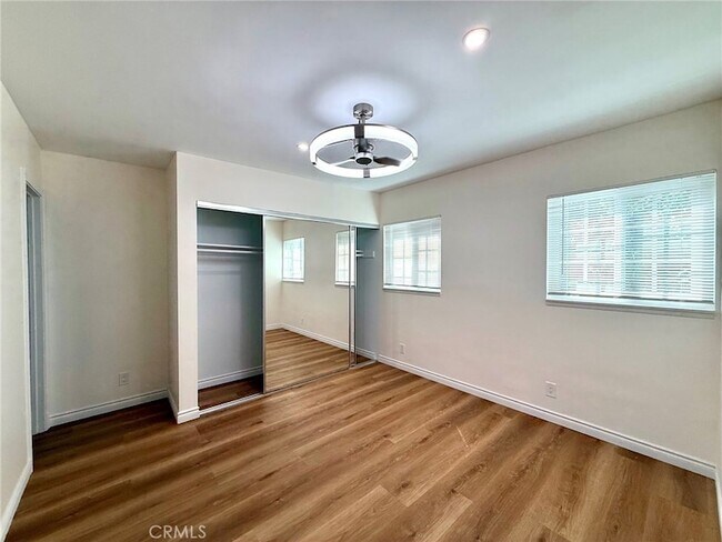Building Photo - 1803 W Greenleaf Ave