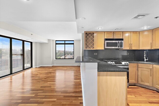 Building Photo - 700 1st St