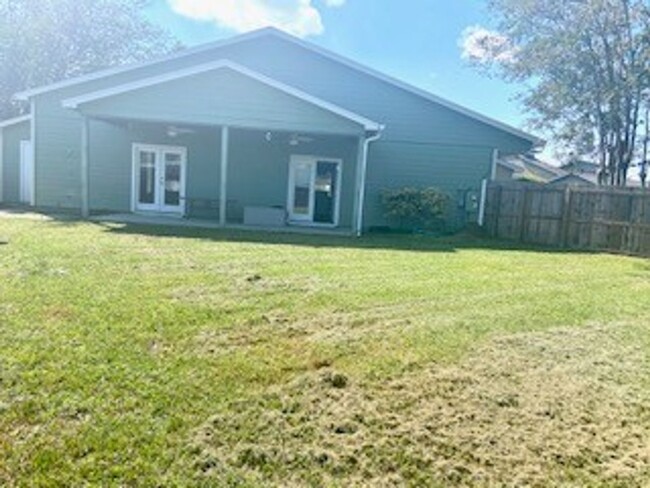Building Photo - Beautiful home on quiet cul-de-sac! Very c...