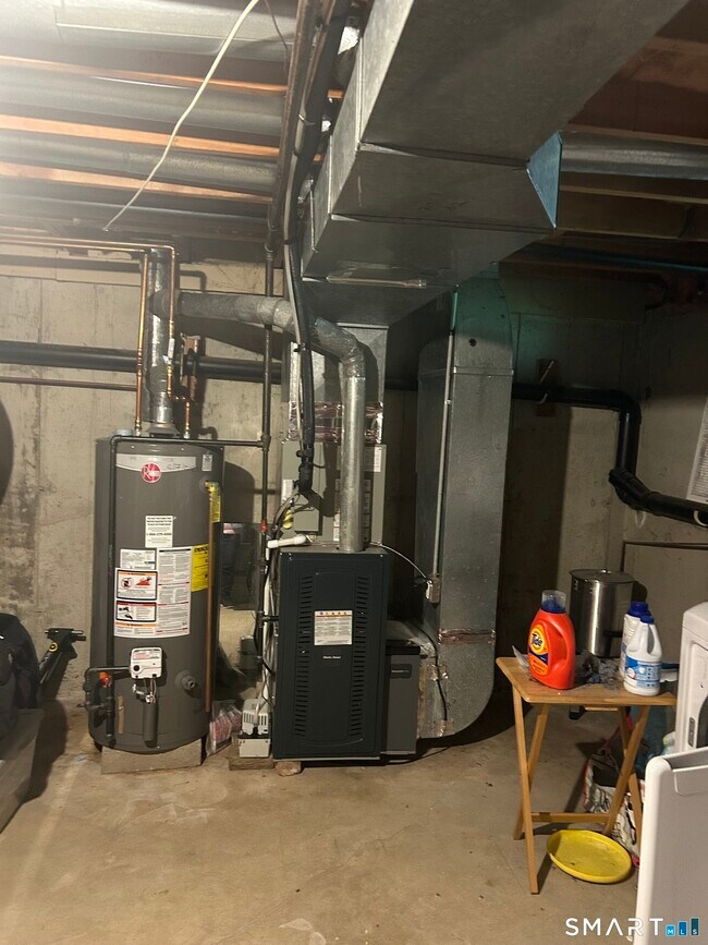 Building Photo - 17 Eagle Rock Cir